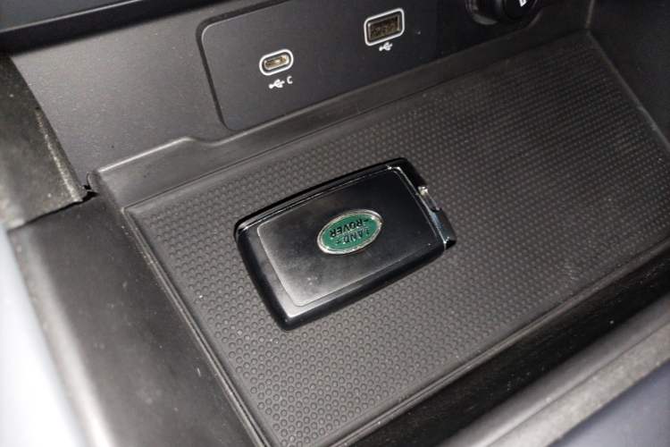 Used Land Rover Defender 2024 110 3.0T P400 X-DYNAMIC HSE Interior 1