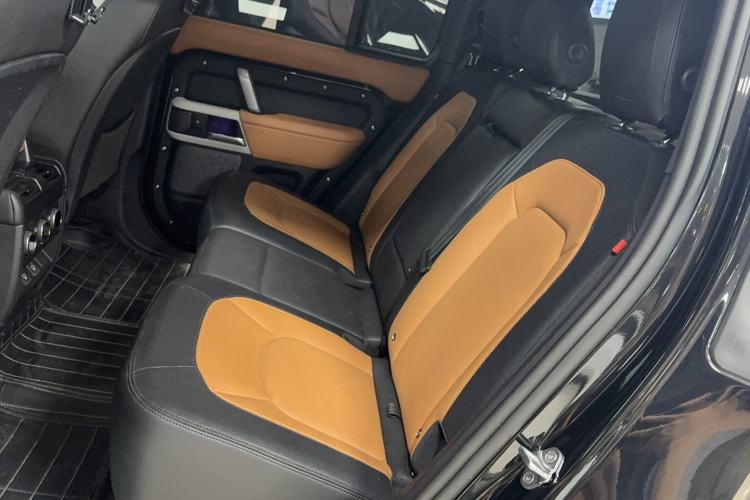 Used Land Rover Defender 2024 110 3.0T P400 X-DYNAMIC HSE Interior 2