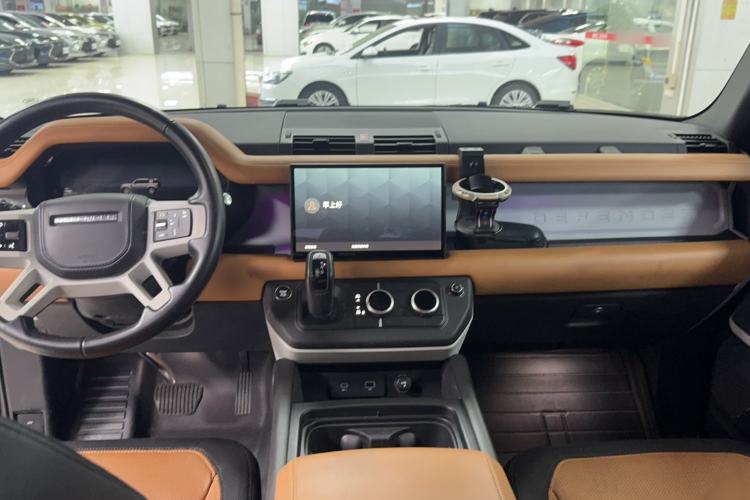 Used Land Rover Defender 2024 110 3.0T P400 X-DYNAMIC HSE Interior 3