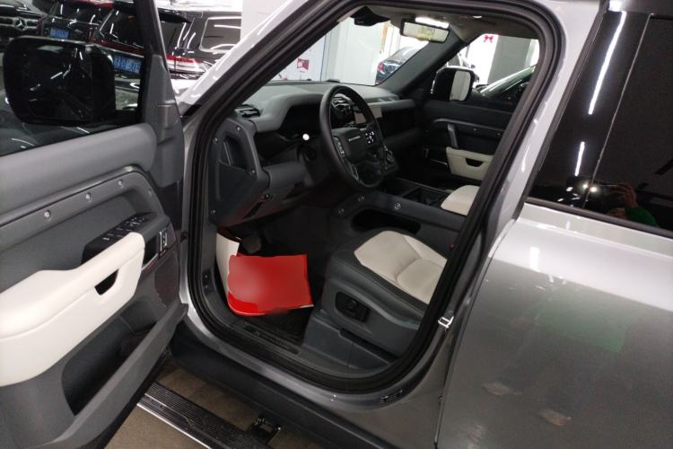 Used Land Rover Defender 2024 110 3.0T P400 X-DYNAMIC HSE Interior 3