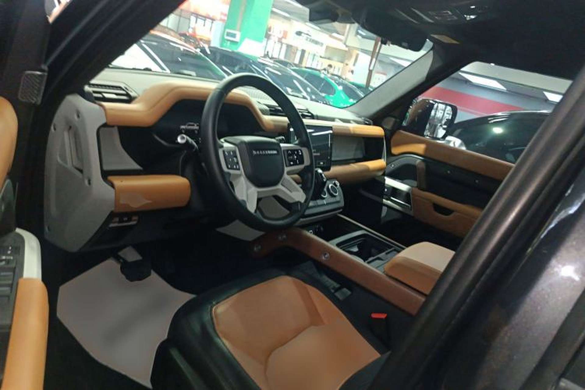 Used Land Rover Defender 2024 110 3.0T P400 X-DYNAMIC HSE Left Front Seat