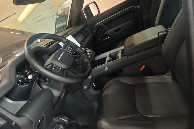 Used Land Rover Defender 2024 110 3.0T P400 X-DYNAMIC HSE Left Front Seat