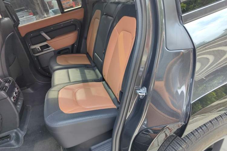 Used Land Rover Defender 2024 110 3.0T P400 X-DYNAMIC HSE Left Rear Seat