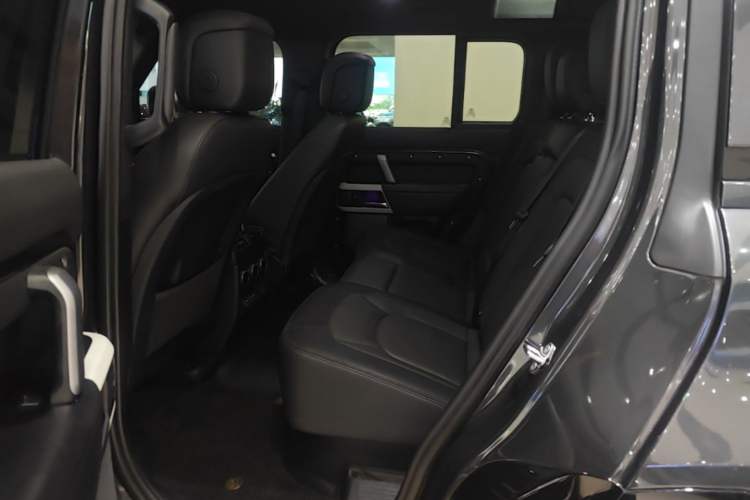 Used Land Rover Defender 2024 110 3.0T P400 X-DYNAMIC HSE Left Rear Seat