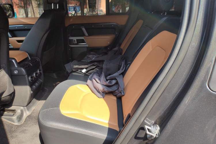 Used Land Rover Defender 2024 110 3.0T P400 X-DYNAMIC HSE Left Rear Seat