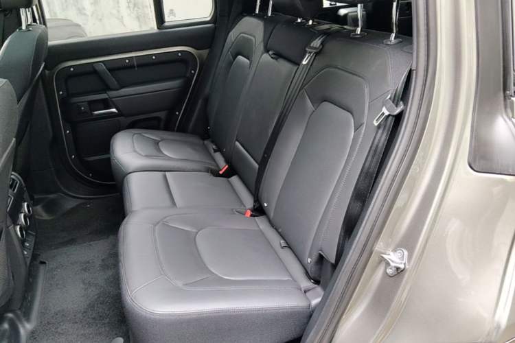 Used Land Rover Defender 2024 110 3.0T P400 X-DYNAMIC HSE Left Rear Seat