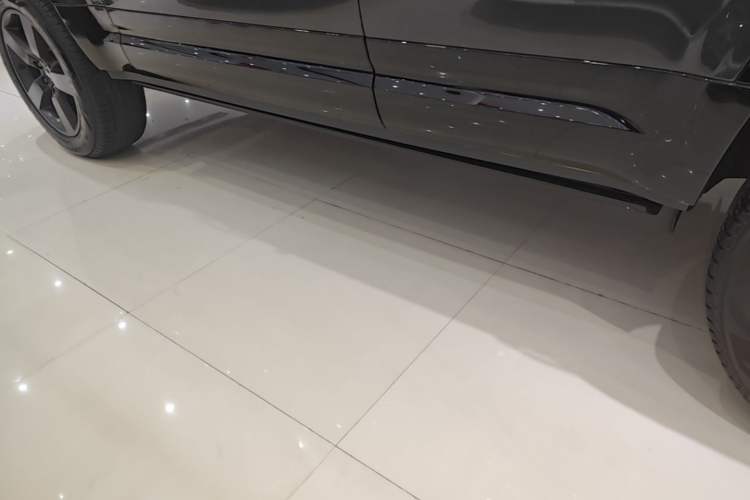 Used Land Rover Defender 2024 110 3.0T P400 X-DYNAMIC HSE Left Side Sill