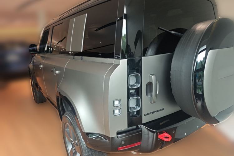 Used Land Rover Defender 2024 110 3.0T P400 X-DYNAMIC HSE Rear Left 45 Deg