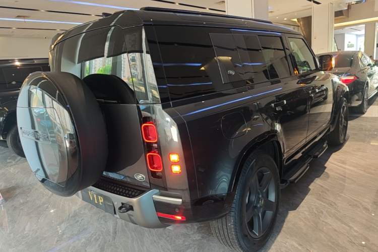 Used Land Rover Defender 2024 110 3.0T P400 X-DYNAMIC HSE Rear Right 45 Deg