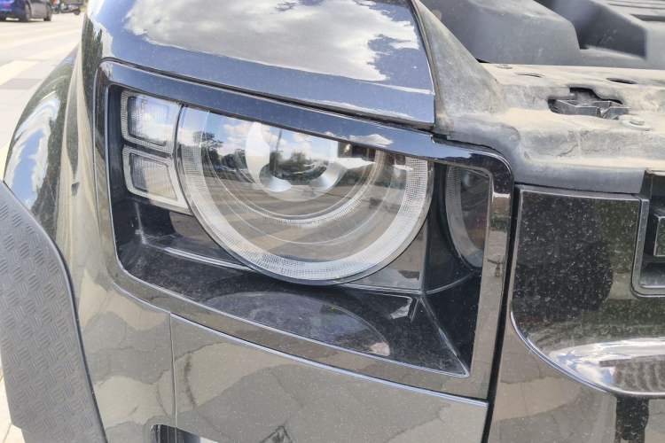 Used Land Rover Defender 2024 110 3.0T P400 Dark Edition Right Front Headlight