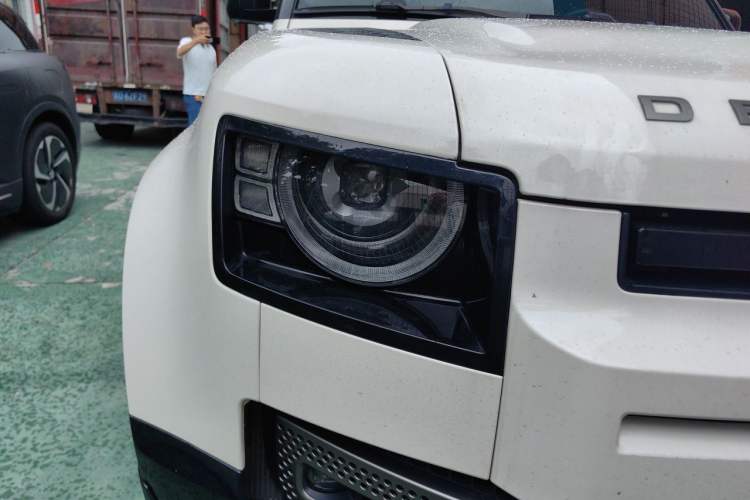 Used Land Rover Defender 2024 110 3.0T P400 X-DYNAMIC HSE Right Front Headlight