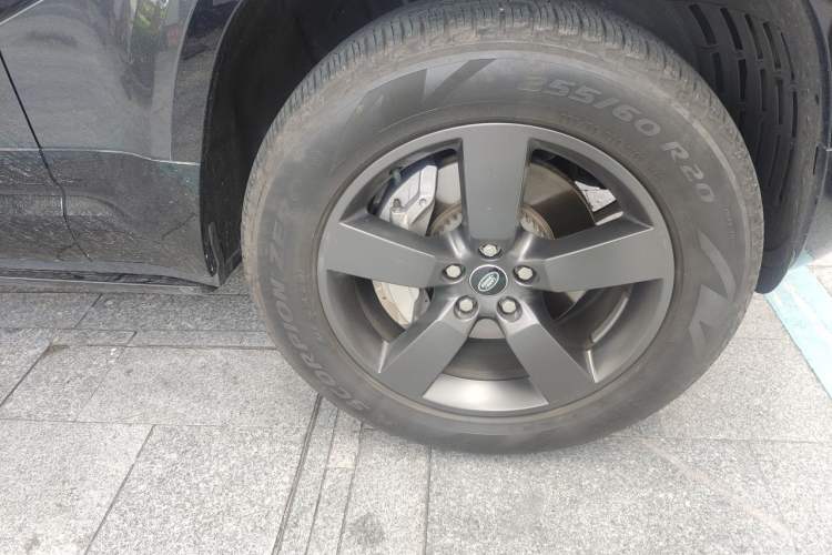 Used Land Rover Defender 2024 110 3.0T P400 X-DYNAMIC HSE Right Front Wheel Hub