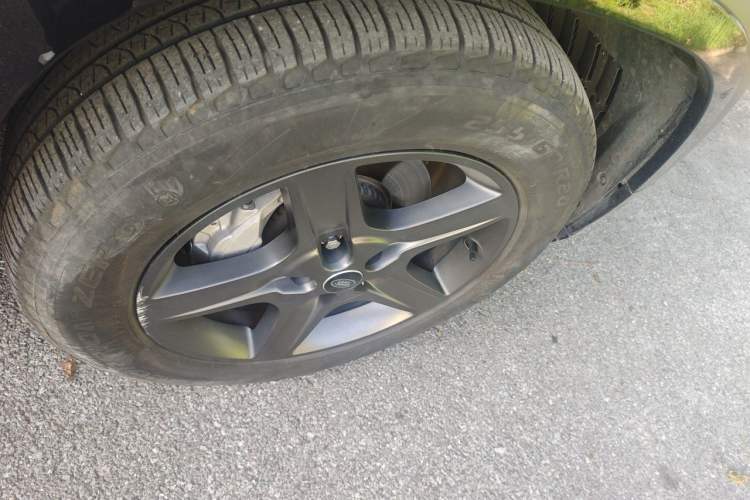 Used Land Rover Defender 2024 110 3.0T P400 X-DYNAMIC HSE Right Front Wheel Hub