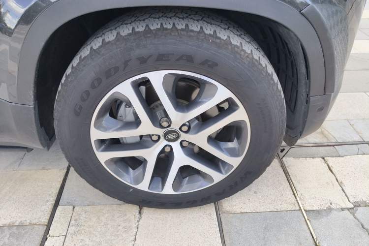 Used Land Rover Defender 2024 110 3.0T P400 Dark Edition Right Front Wheel Hub
