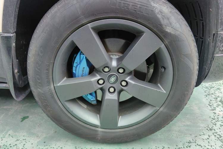 Used Land Rover Defender 2024 110 3.0T P400 X-DYNAMIC HSE Right Front Wheel Hub