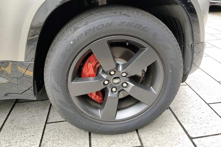 Used Land Rover Defender 2024 110 3.0T P400 X-DYNAMIC HSE Right Front Wheel Hub