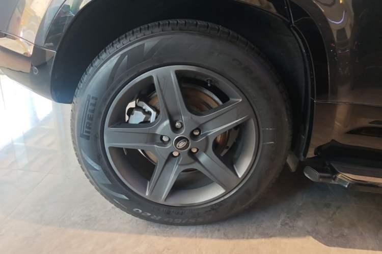 Used Land Rover Defender 2024 110 3.0T P400 X-DYNAMIC HSE Right Rear Wheel Hub