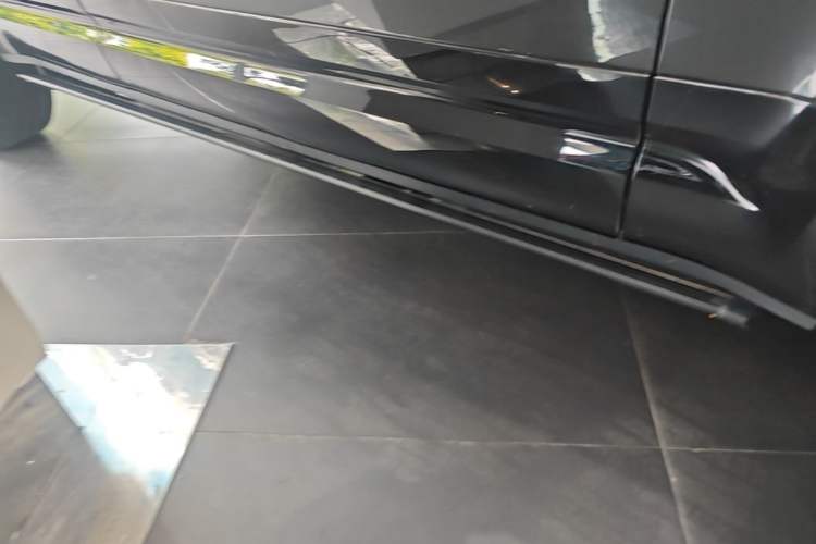Used Land Rover Defender 2024 110 3.0T P400 X-DYNAMIC HSE Right Side Sill