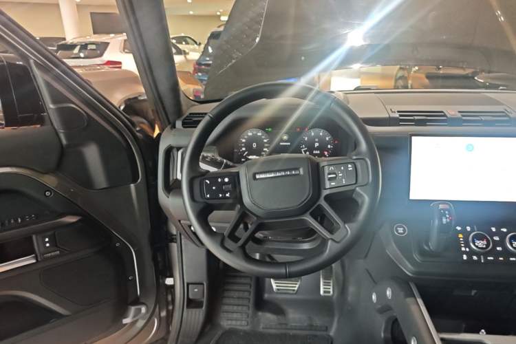 Used Land Rover Defender 2024 110 3.0T P400 X-DYNAMIC HSE Steering Wheel