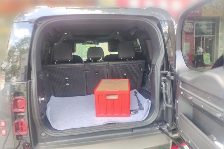 Used Land Rover Defender 2024 110 3.0T P400 X-DYNAMIC HSE Trunk