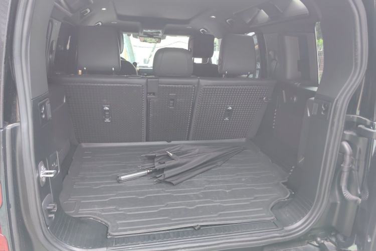 Used Land Rover Defender 2024 110 3.0T P400 X-DYNAMIC HSE Trunk