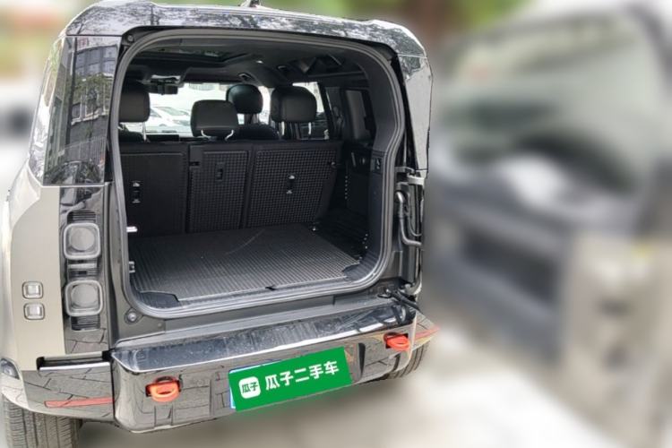 Used Land Rover Defender 2024 110 3.0T P400 X-DYNAMIC HSE Trunk