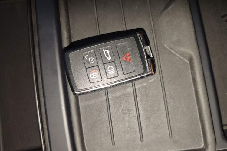 Used Land Rover Defender 2024 110 3.0T P400 X-DYNAMIC HSE Vehicle Key