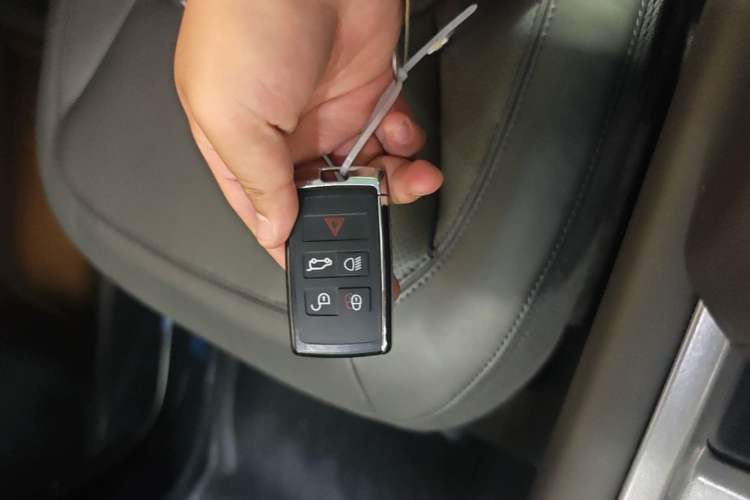 Used Land Rover Defender 2024 110 3.0T P400 X-DYNAMIC HSE Vehicle Key