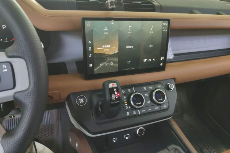 Used Land Rover Defender 2024 110 3.0T P400 Dark Edition Audio And AC Panel