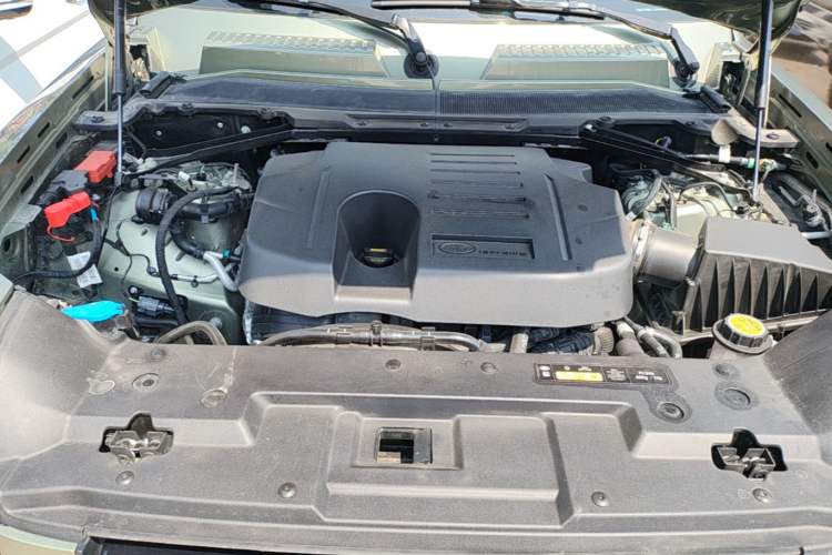 Used Land Rover Defender 2024 90 3.0T P400 HSE Engine Bay