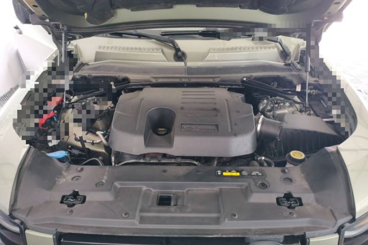 Used Land Rover Defender 2024 90 3.0T P400 HSE Engine Bay