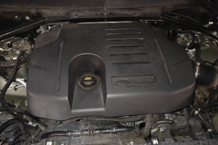 Used Land Rover Defender 2024 110 3.0T P400 X-DYNAMIC HSE Engine Bay