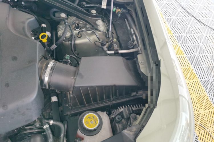 Used Land Rover Defender 2024 90 3.0T P400 HSE Engine Bay Left