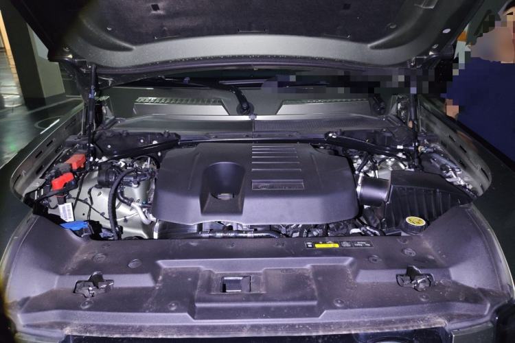 Used Land Rover Defender 2024 110 3.0T P400 Dark Edition Engine Bay