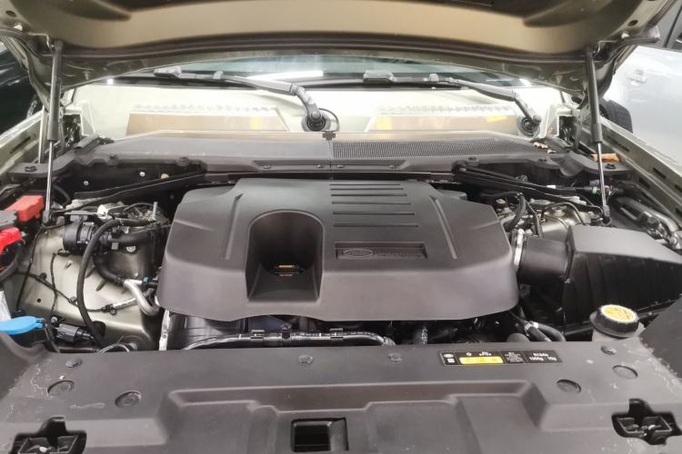 Used Land Rover Defender 2024 110 3.0T P400 X-DYNAMIC HSE Engine Bay
