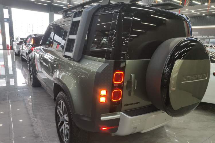 Used Land Rover Defender 2024 110 3.0T P400 Dark Edition Exterior 2