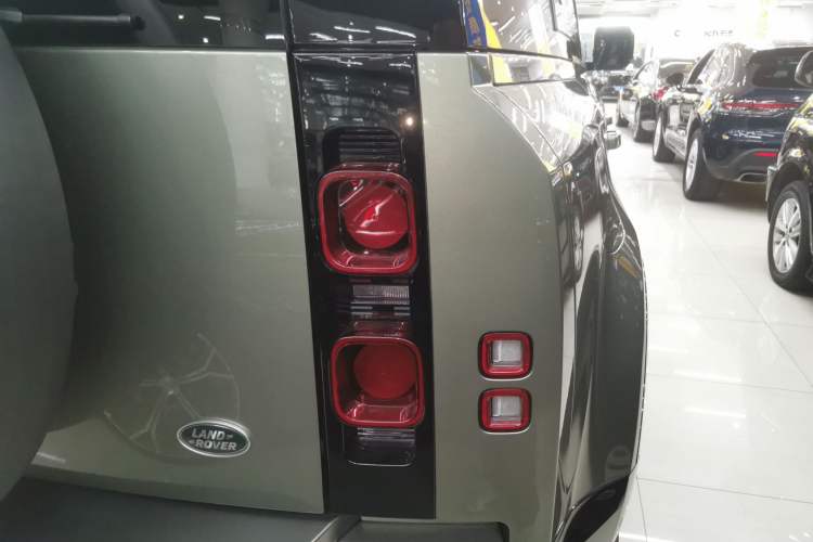 Used Land Rover Defender 2024 110 3.0T P400 X-DYNAMIC HSE Exterior 6