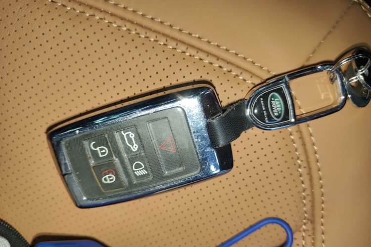 Used Land Rover Defender 2024 110 3.0T P400 Dark Edition Interior 1