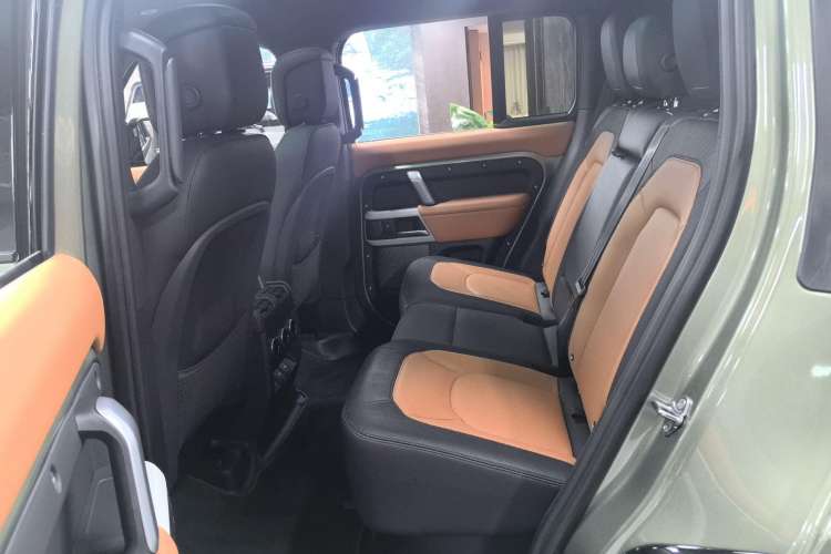 Used Land Rover Defender 2024 110 3.0T P400 X-DYNAMIC HSE Interior 1