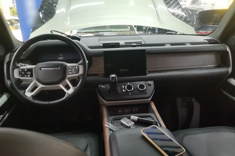 Used Land Rover Defender 2024 110 3.0T P400 X-DYNAMIC HSE Interior 2