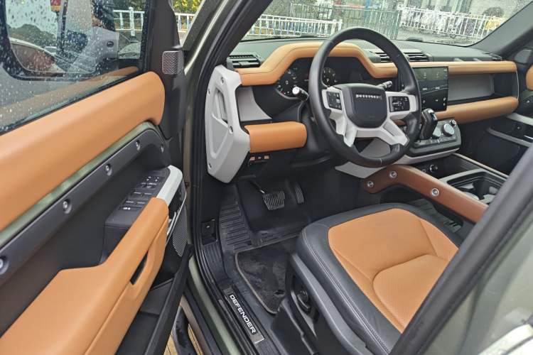 Used Land Rover Defender 2024 110 3.0T P400 X-DYNAMIC HSE Interior 3