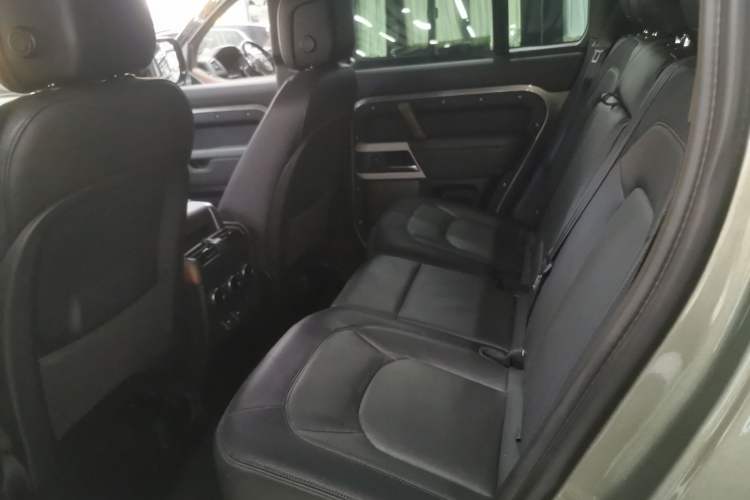 Used Land Rover Defender 2024 110 3.0T P400 X-DYNAMIC HSE Interior 4