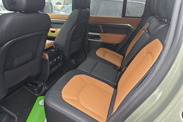 Used Land Rover Defender 2024 110 3.0T P400 X-DYNAMIC HSE Interior 4