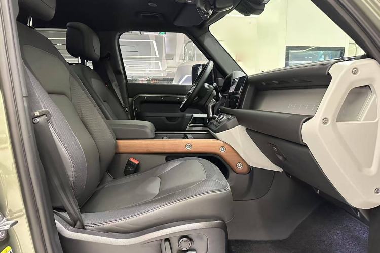 Used Land Rover Defender 2024 110 3.0T P400 X-DYNAMIC HSE Interior 6