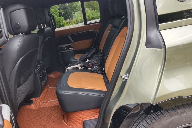 Used Land Rover Defender 2024 110 3.0T P400 X-DYNAMIC HSE Left Rear Seat