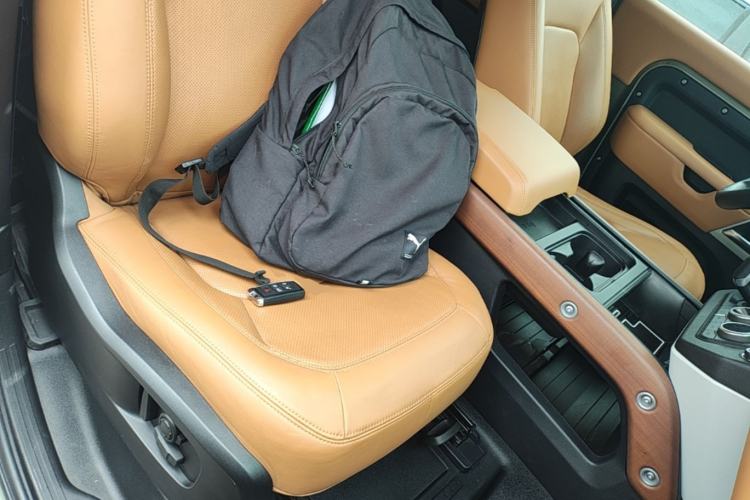 Used Land Rover Defender 2024 90 3.0T P400 HSE Right Front Seat
