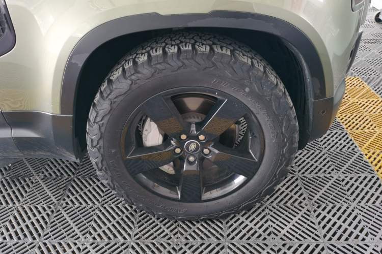 Used Land Rover Defender 2024 90 3.0T P400 HSE Right Front Wheel Hub