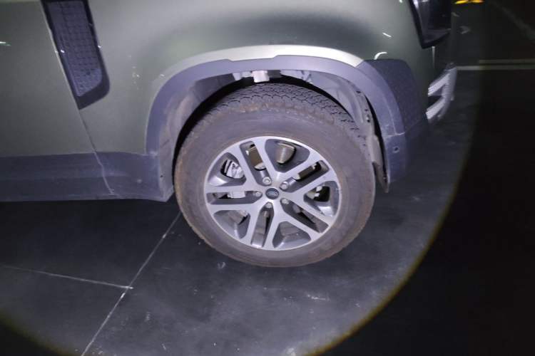 Used Land Rover Defender 2024 110 3.0T P400 Dark Edition Right Front Wheel Hub