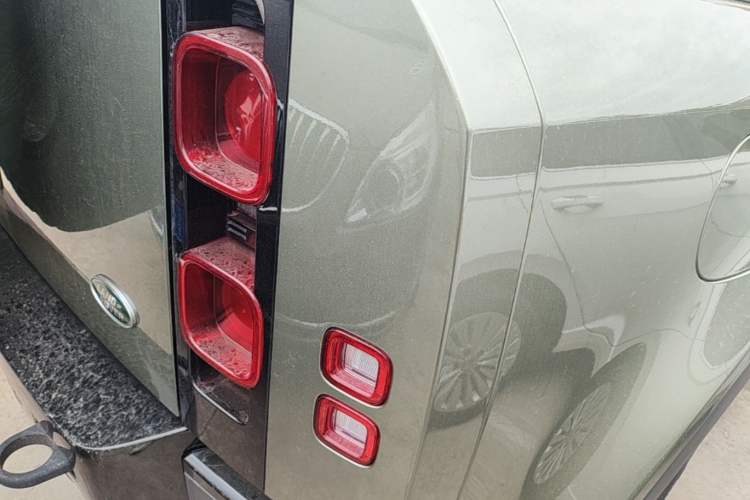 Used Land Rover Defender 2024 90 3.0T P400 HSE Right Rear Taillight