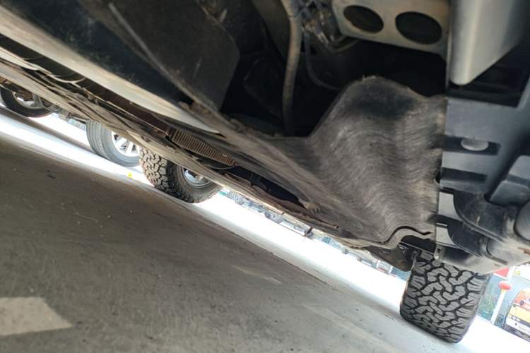 Used Land Rover Defender 2024 90 3.0T P400 HSE Right Side Sill